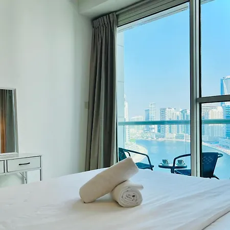 Modern 1Bhk Unit With Canal View Dubai Exterior photo