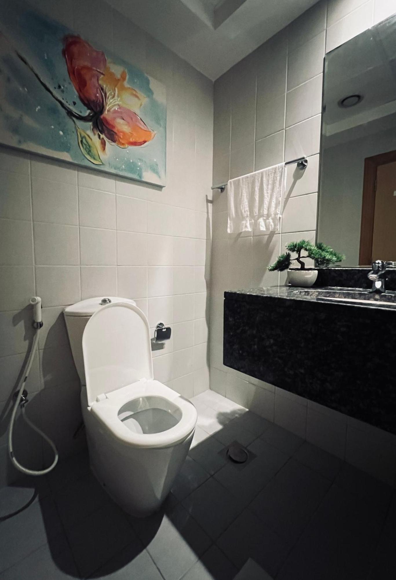 Modern 1bhk Unit With Canal View Apartment *